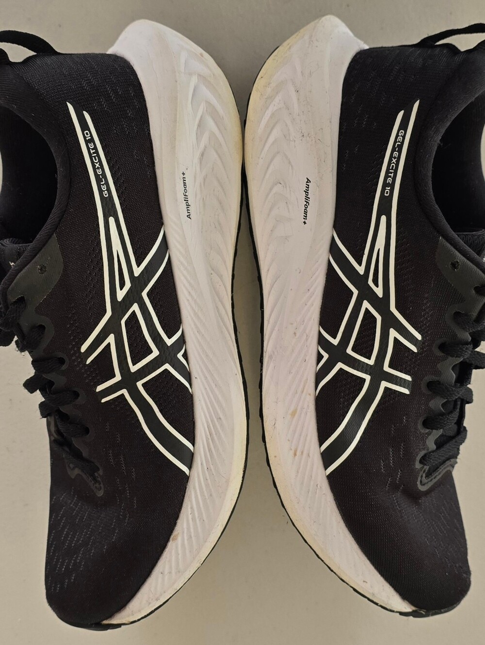 size 8.5 Asics Gel-Excite 10 Black/White Mesh Lace Up Low Top Running Shoes